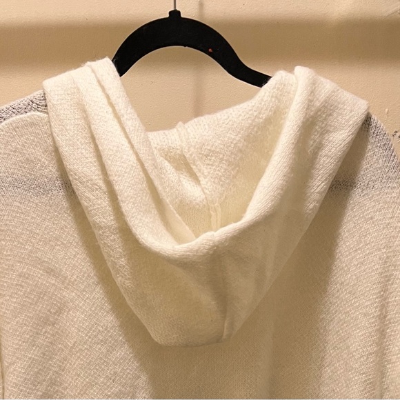 Pictures don’t do this cardigan justice! - Picture 2 of 2